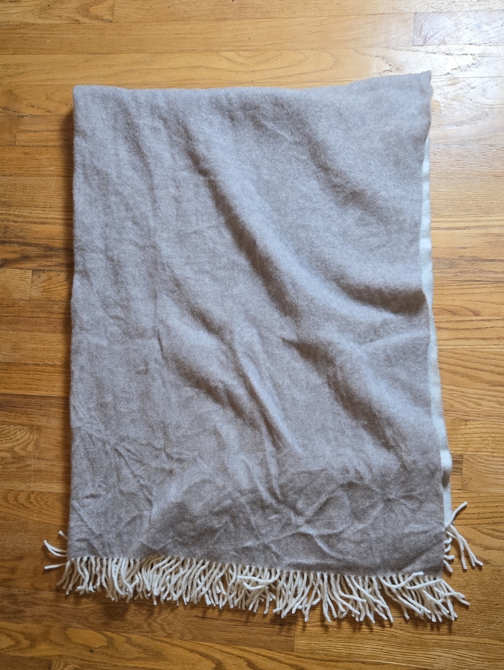 Bemboka Italy 100% Merino Lambs Wool 72"x48" taupe cream fringe throw blanket